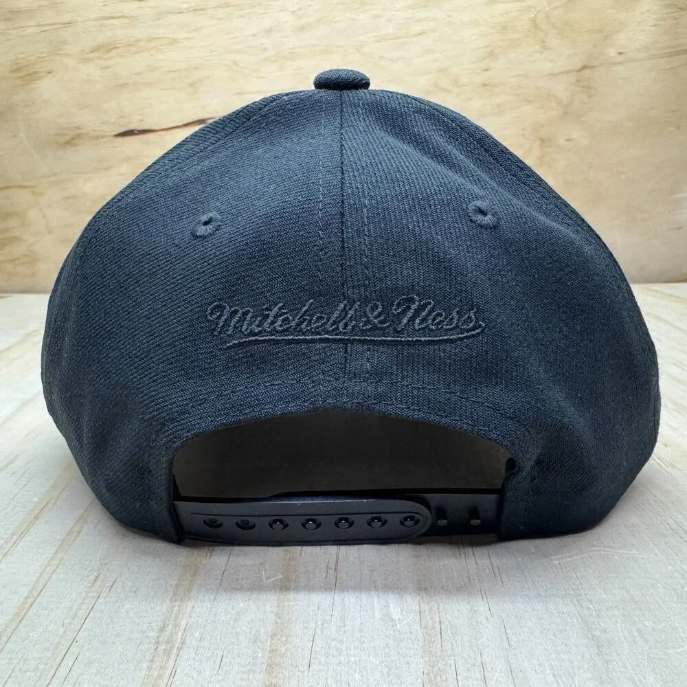 Mitchell & Ness new st